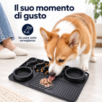 Corgi che usa il tappetino da leccare nero sotto la sorveglianza del proprietario — scena illustrativa